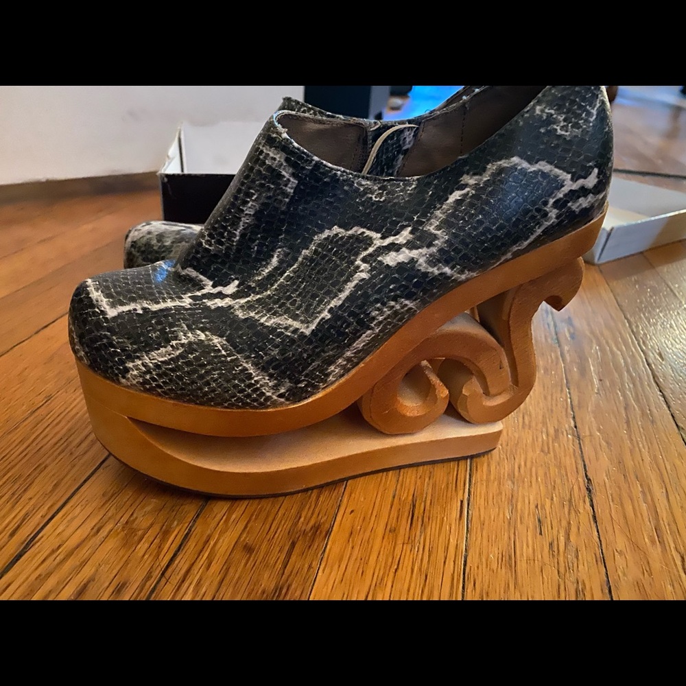 Jeffrey Campbell snake shoe wooden heels